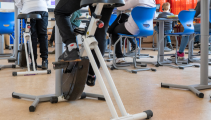 Ergonomische hulpmiddelen stimuleren bewegen in de klas