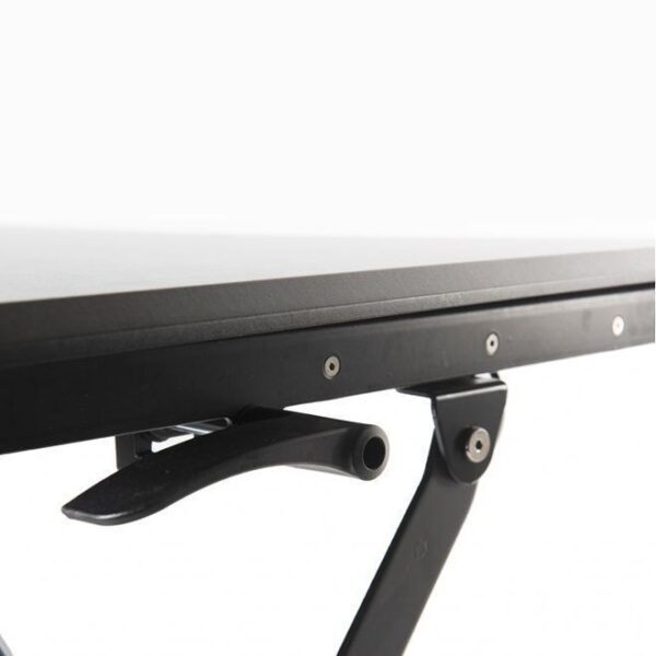 Close-up van de verstelbare onderdelen van de Adjustable Sit Stand Desk Riser, ontworpen voor ergonomisch werken.